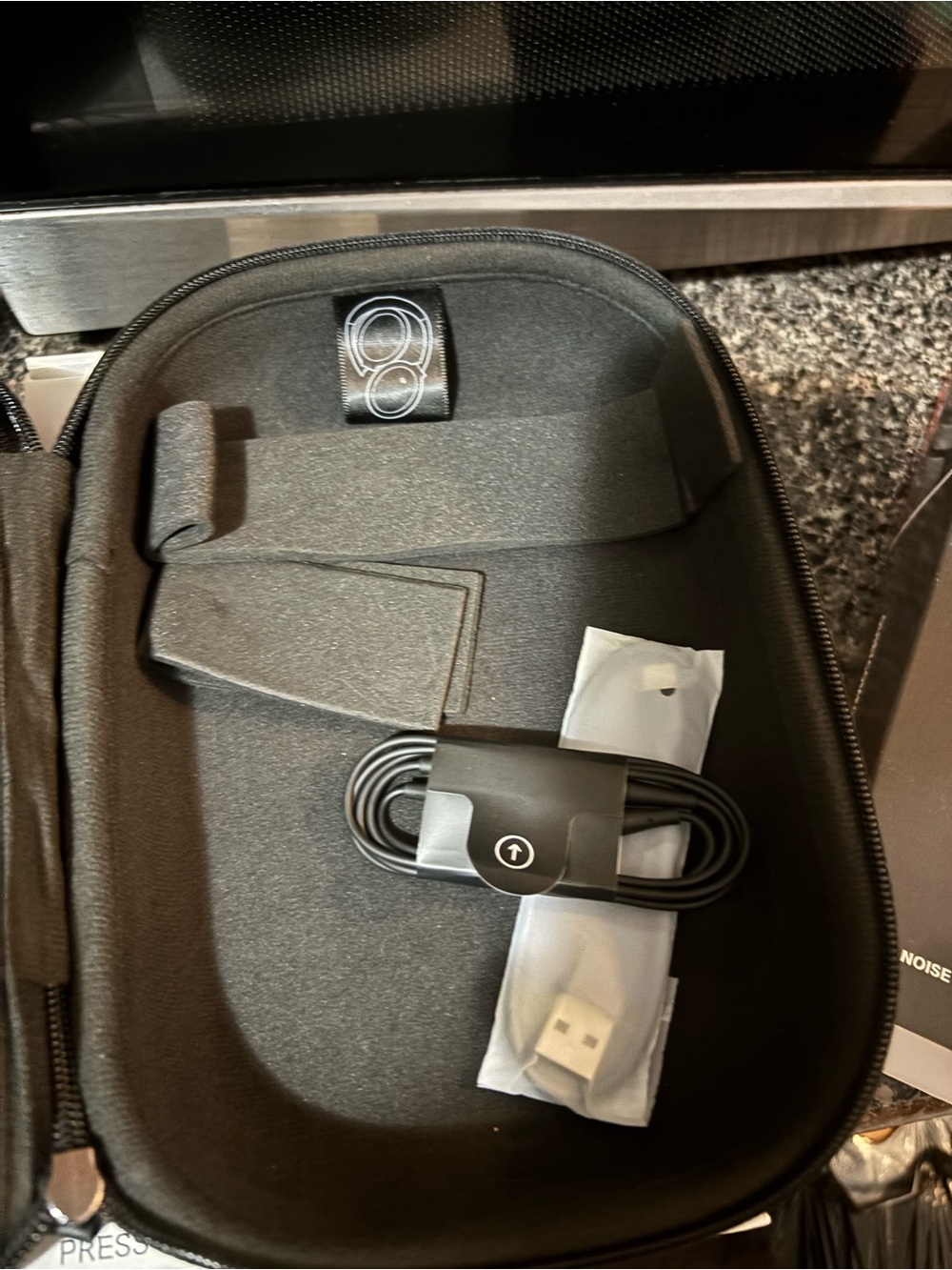 Bose QuietComfort Over-Ear Headphones - Black - Picture 4 of 4
